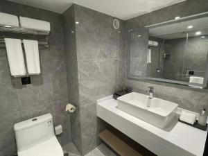 poltton international service apartment wuhan high speed railway station west square