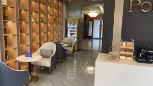 poltton international service apartment wuhan high speed railway station west square