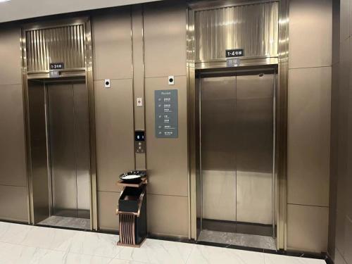 poltton international service apartment wuhan high speed railway station west square
