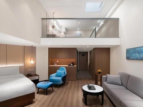 poltton international service apartment wuhan high speed railway station west square