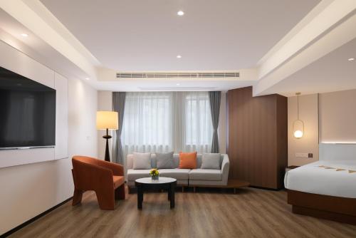 poltton international service apartment wuhan high speed railway station west square