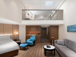 poltton international service apartment wuhan high speed railway station west square
