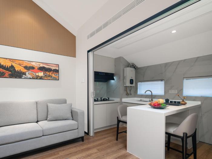 poltton international service apartment wuhan high speed railway station west square