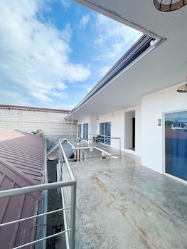 sunset paradise moalboal