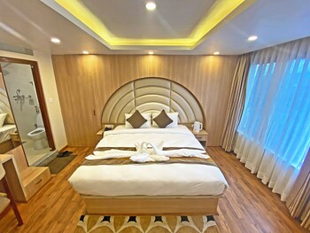 hotel airport gurkha