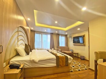 hotel airport gurkha