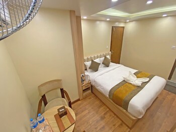 hotel airport gurkha