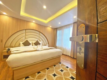 hotel airport gurkha
