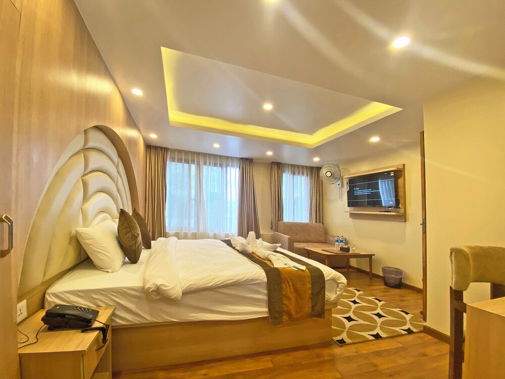 hotel airport gurkha