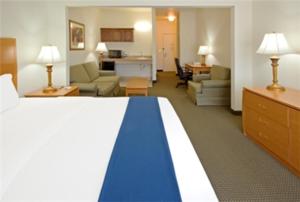 holiday inn express hotel and suites columbus by ihg