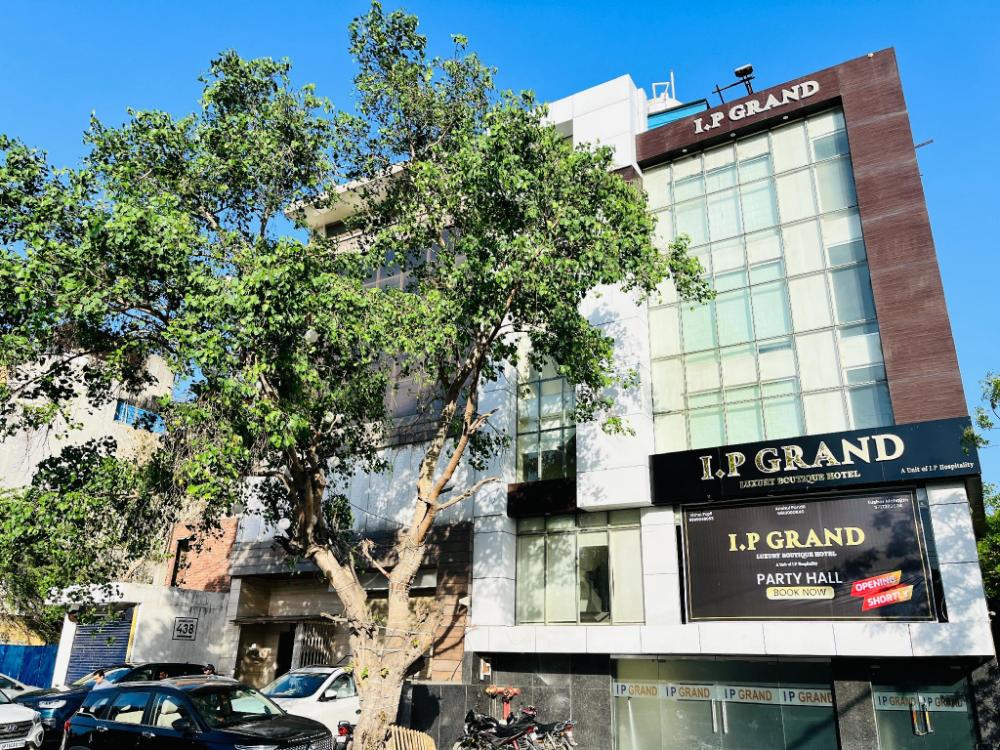 hotel aura ip grand near karkardooma metro station