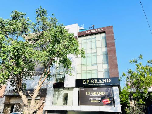 hotel aura ip grand near karkardooma metro station