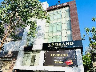 hotel aura ip grand near karkardooma metro station