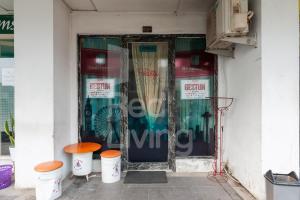 redliving apartemen green lake view ciputat aurora rooms