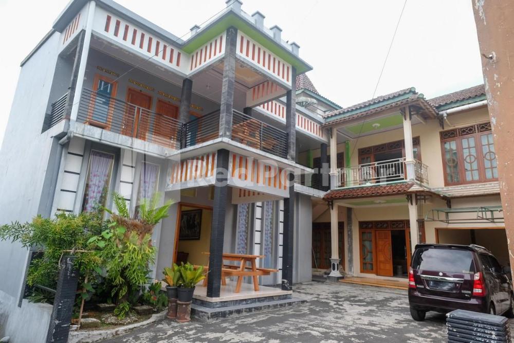 wisma giri mulyo b near grojogan sewu redpartner