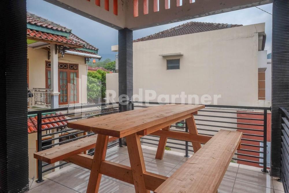 wisma giri mulyo b near grojogan sewu redpartner