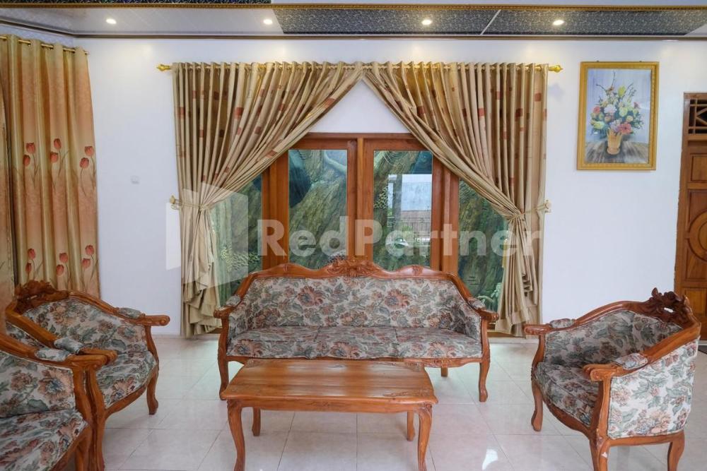 wisma giri mulyo b near grojogan sewu redpartner