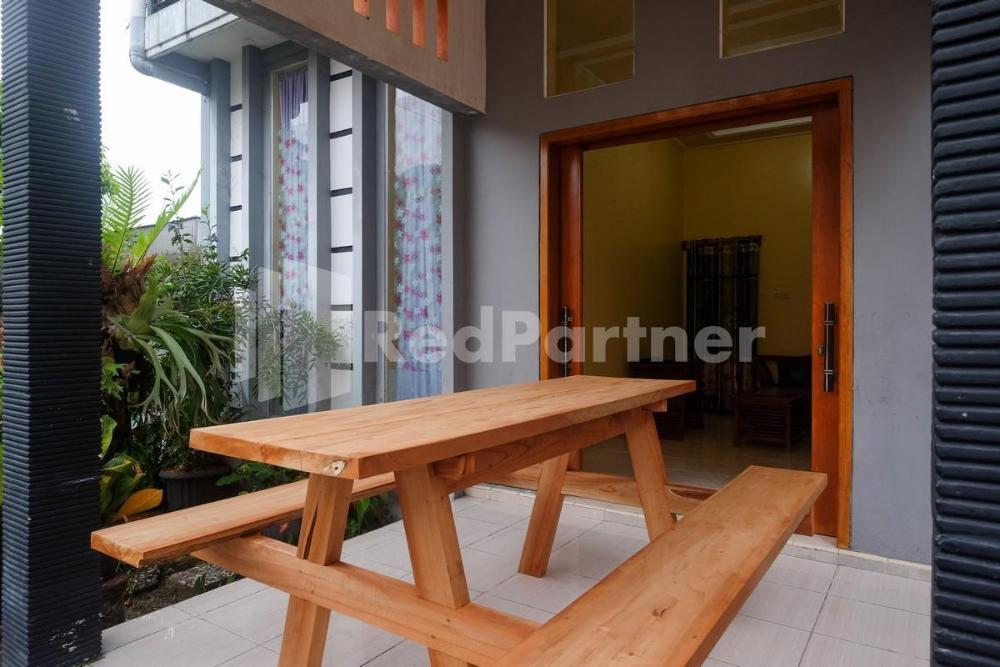 wisma giri mulyo b near grojogan sewu redpartner