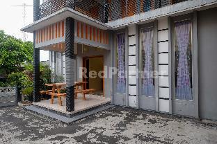 wisma giri mulyo b near grojogan sewu redpartner