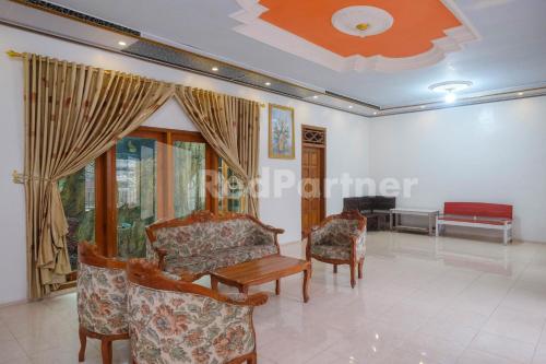 wisma giri mulyo b near grojogan sewu redpartner