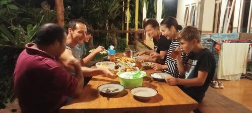 farel homestay kawahijen
