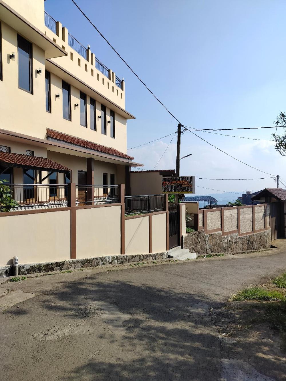 qions villa