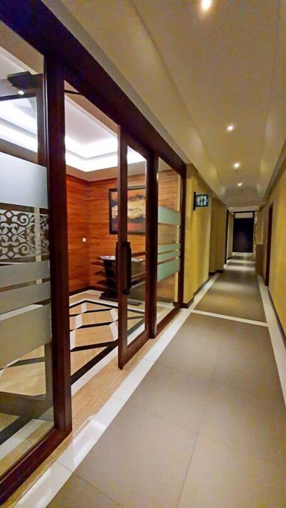 mp hotel kelapa gading
