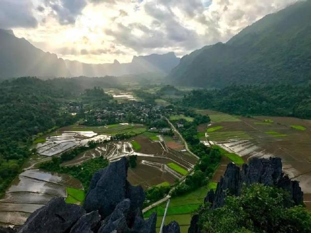 downtown vang vieng hotel