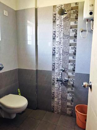 staymaker hotel radha