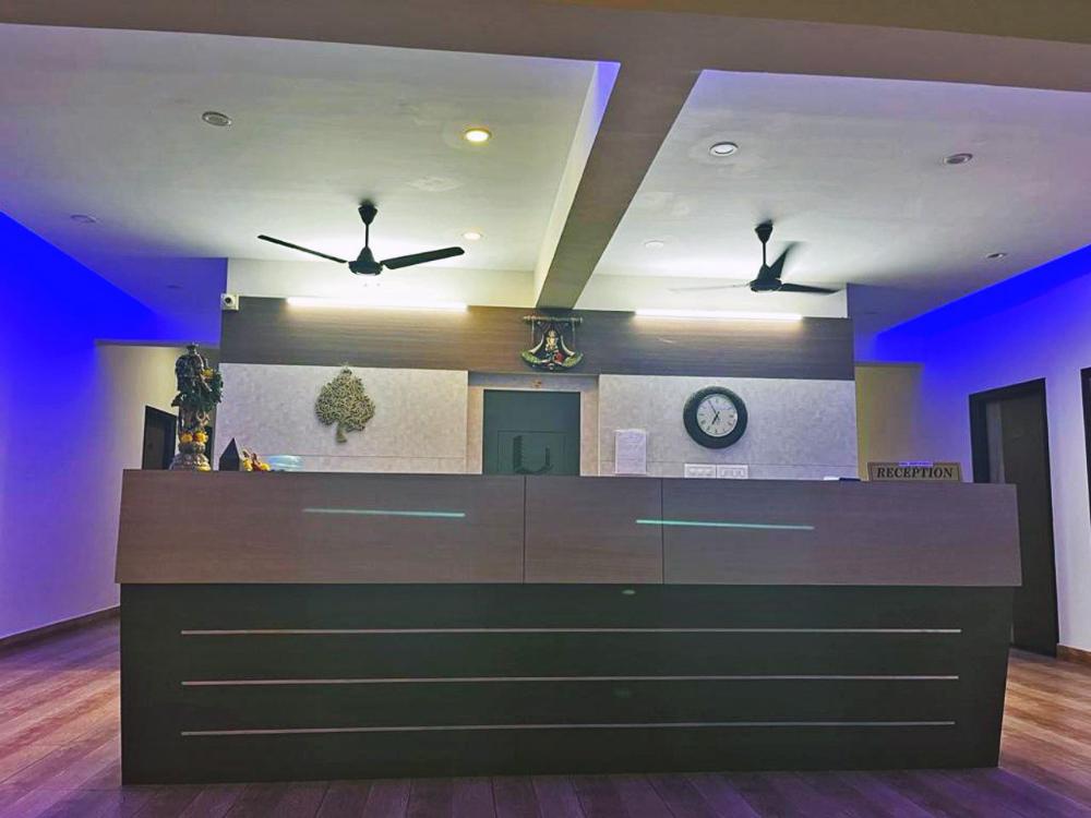 staymaker hotel radha