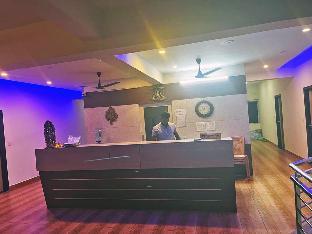 staymaker hotel radha