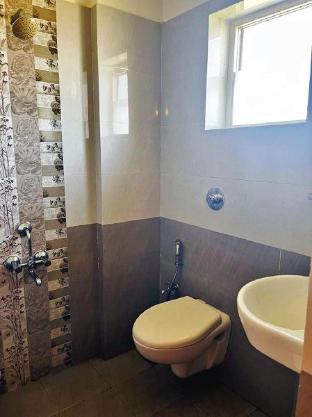 staymaker hotel radha