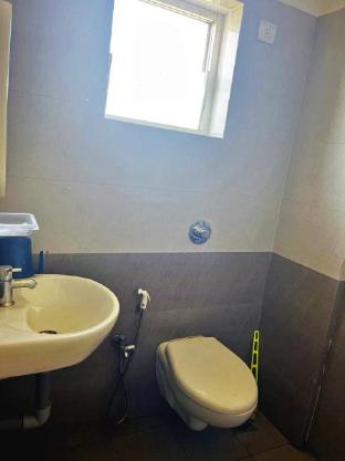 staymaker hotel radha