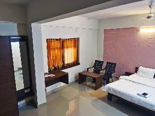 staymaker hotel radha