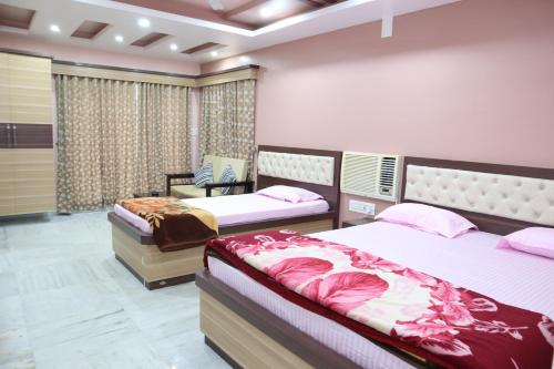 staymaker hotel suraj