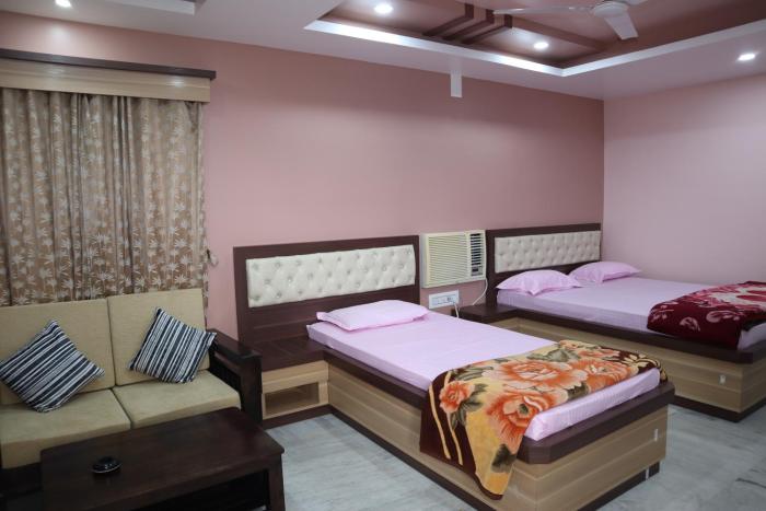 staymaker hotel suraj