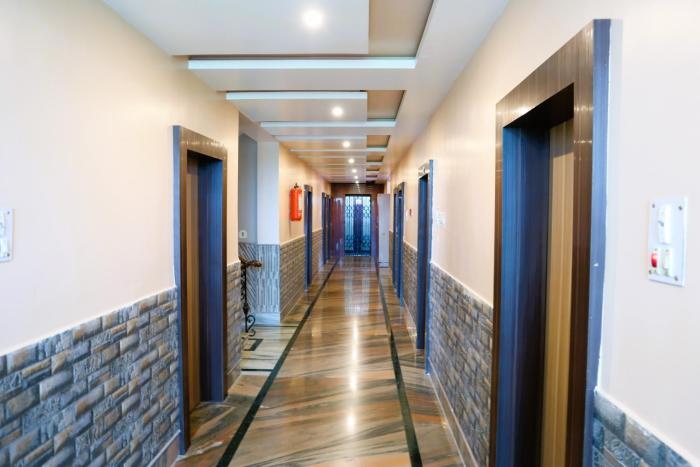 staymaker hotel suraj