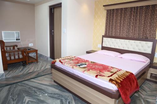 staymaker hotel suraj