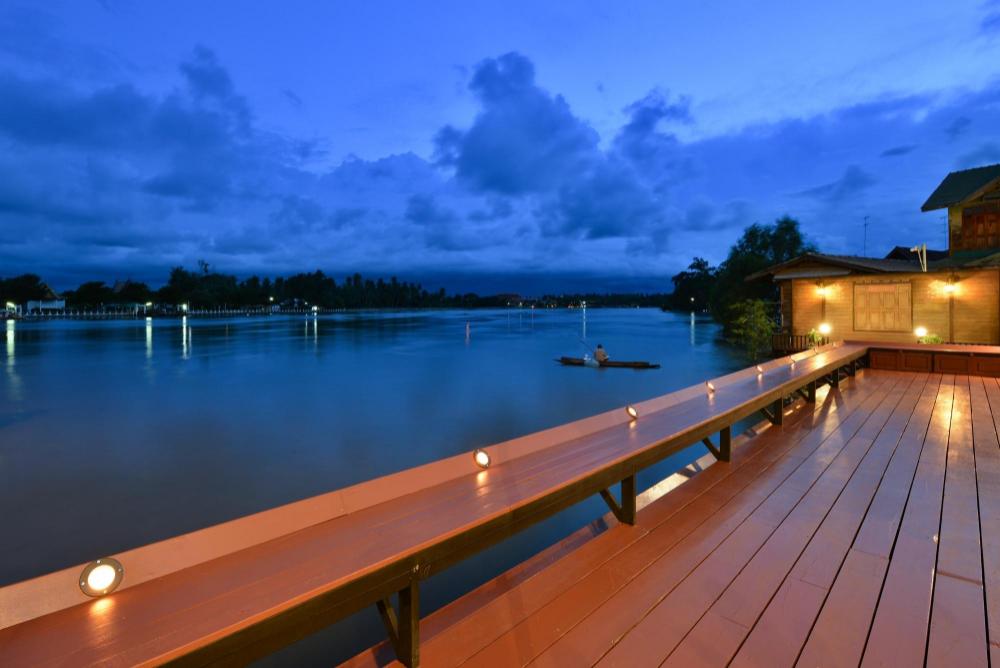 amphawa riverfront hotel