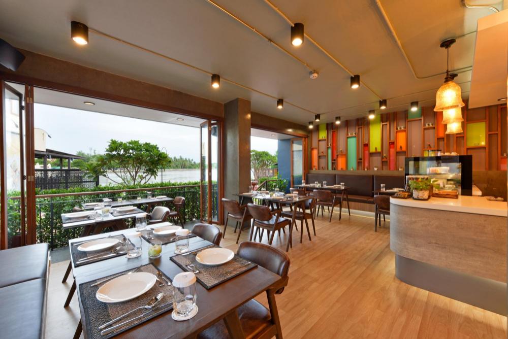 amphawa riverfront hotel