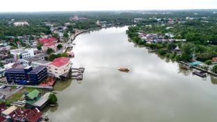 amphawa riverfront hotel