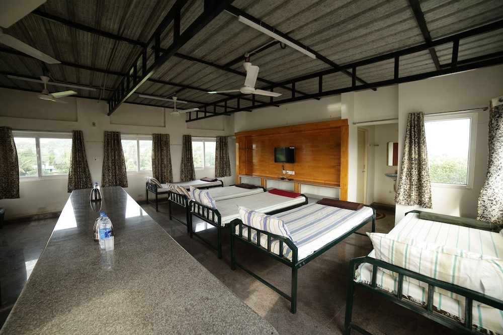 naksha tree hotels yelagiri