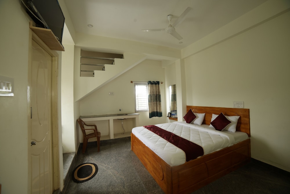 naksha tree hotels yelagiri