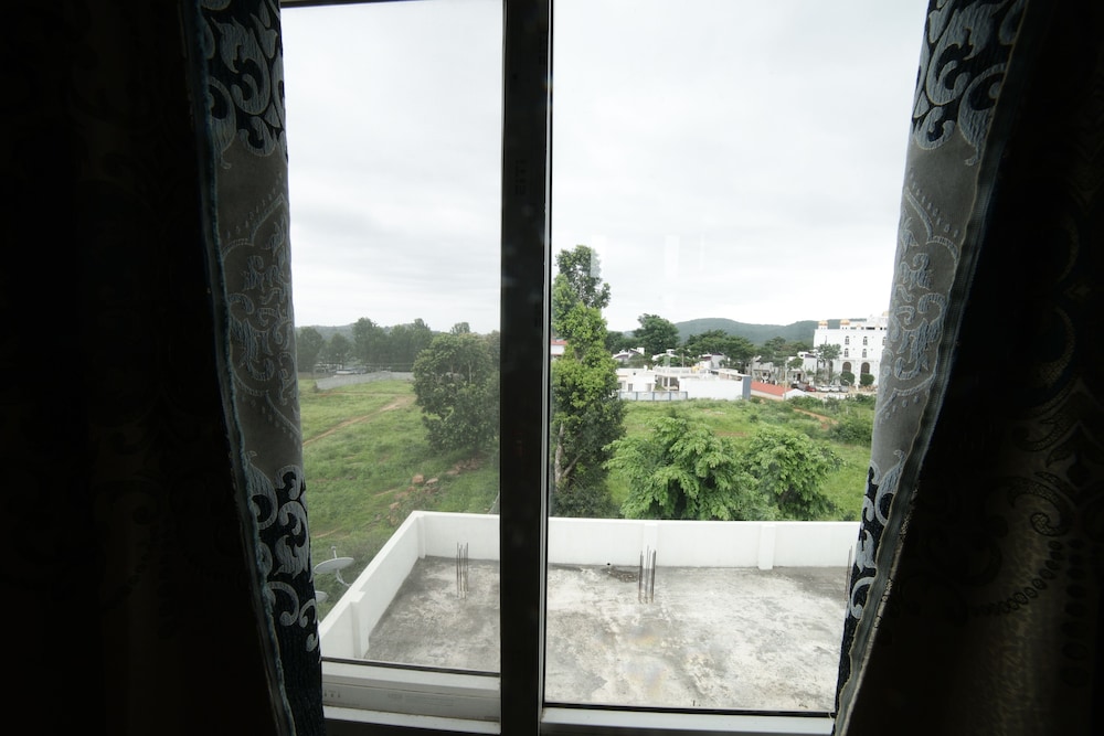 naksha tree hotels yelagiri