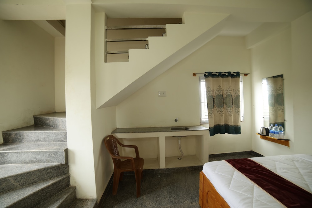 naksha tree hotels yelagiri