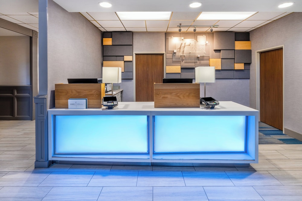 holiday inn express and suites deadwood gold dust casino
