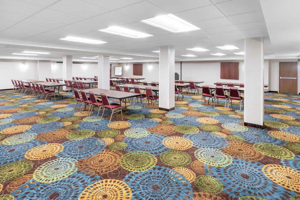 holiday inn express and suites deadwood gold dust casino