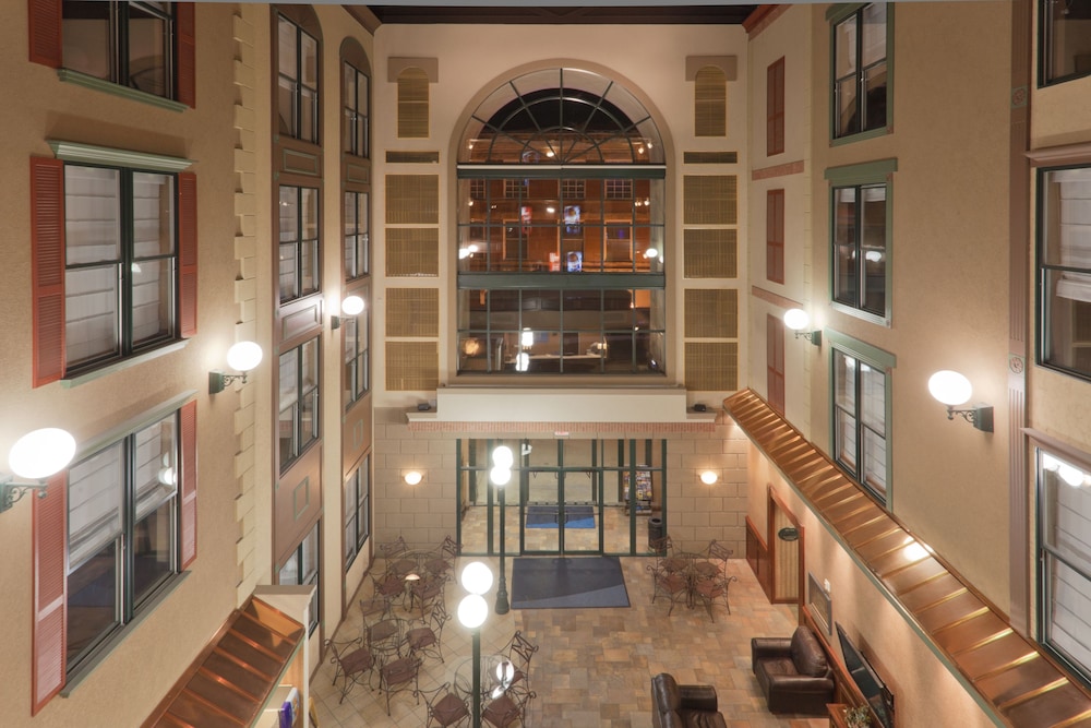 holiday inn express and suites deadwood gold dust casino
