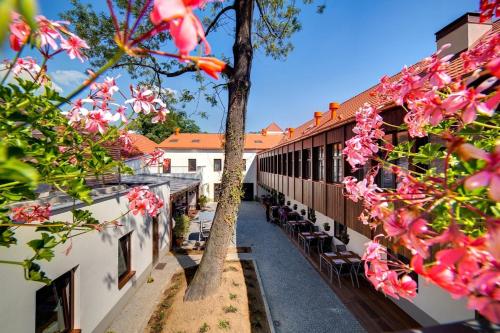 hotel restaurant darwin