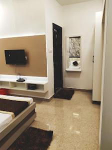 hotel the shree jee place
